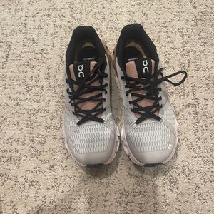 On clouds Cloudflyer